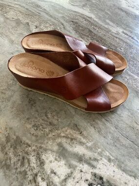 YOKONO GENUINE LEATHER CRISS CROSS BAND SANDALS IN US SIZE 9.5